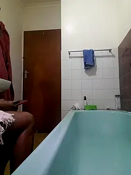 Snapshot of Hotcougar chatting on December 14, 8:09 am Hotcougar online show from December 14, 8:09 am