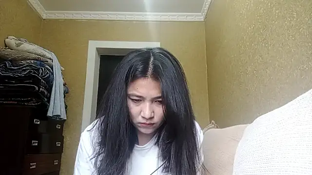 Snapshot of LinneaHyles chatting on November 4, 4:05 am LinneaHyles online show from November 4, 4:05 am