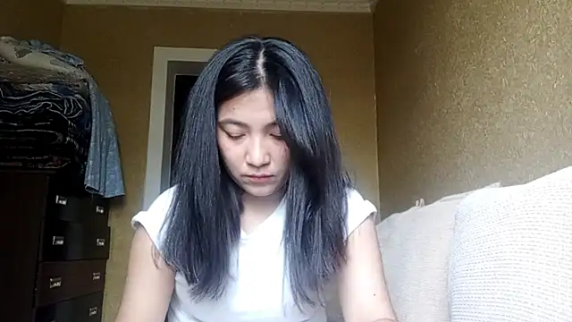 Snapshot of LinneaHyles chatting on November 3, 4:07 am LinneaHyles online show from November 3, 4:07 am