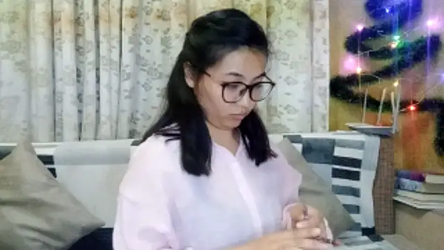 Snapshot of LinneaHyles chatting on December 16, 2:54 pm LinneaHyles online show from December 16, 2:54 pm