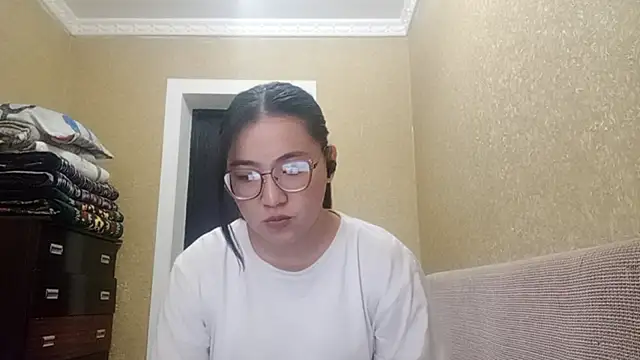 Snapshot of LinneaHyles chatting on November 14, 4:16 am LinneaHyles online show from November 14, 4:16 am