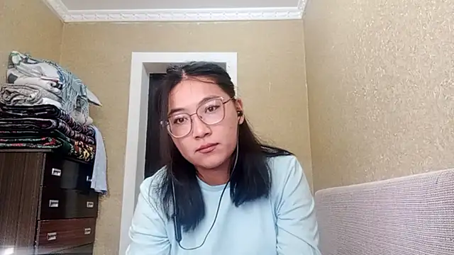 Snapshot of LinneaHyles chatting on November 12, 8:07 am LinneaHyles online show from November 12, 8:07 am