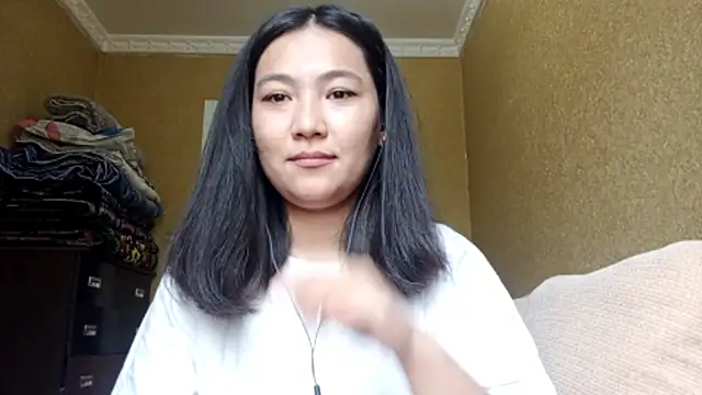 Snapshot of LinneaHyles chatting on October 28, 5:08 am LinneaHyles online show from October 28, 5:08 am
