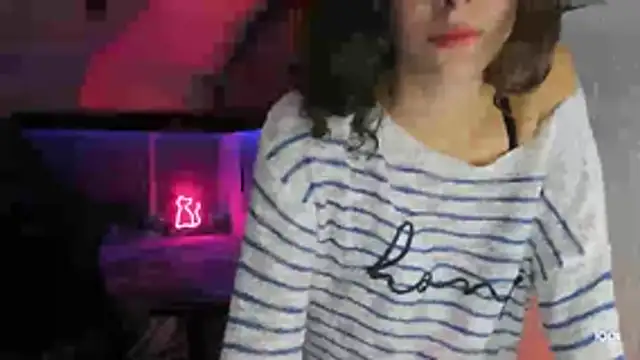 Snapshot of MartesBratty chatting on October 28, 9:36 pm MartesBratty online show from October 28, 9:36 pm