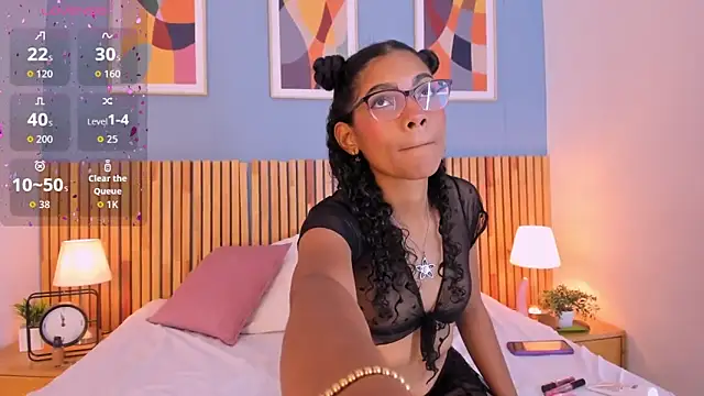 AuroraPinkk online show from December 17, 1:49 pm