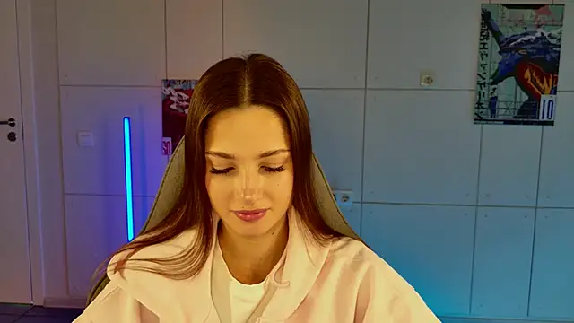 Snapshot of KiraVair chatting on November 10, 1:27 pm KiraVair online show from November 10, 1:27 pm