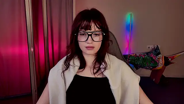 KiraVair online show from April 14, 12:10 pm