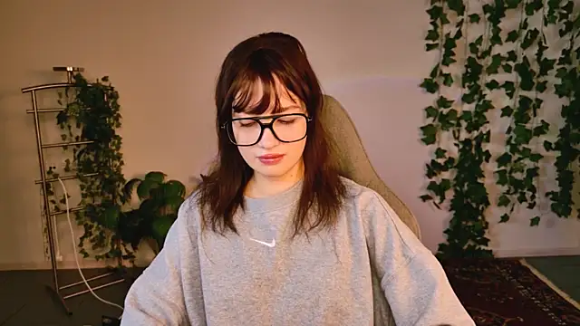 KiraVair online show from April 4, 7:04 am