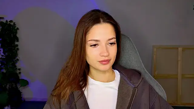 Snapshot of KiraVair chatting on November 8, 9:35 am KiraVair online show from November 8, 9:35 am