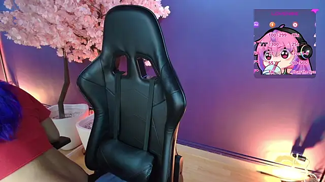 Snapshot of LuanEter chatting on December 14, 2:00 pm LuanEter online show from December 14, 2:00 pm