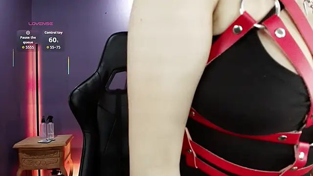 Snapshot of Navier__ chatting on November 8, 8:01 pm Navier online show from November 8, 8:01 pm