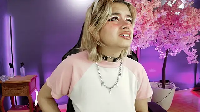 Snapshot of Navier__ chatting on November 6, 7:51 pm Navier online show from November 6, 7:51 pm