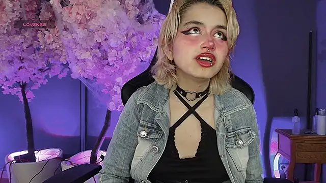 Snapshot of Navier__ chatting on October 24, 9:03 pm Navier online show from October 24, 9:03 pm