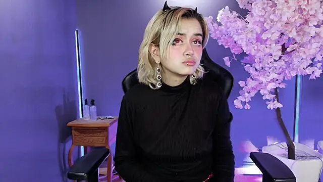 Snapshot of Navier__ chatting on November 11, 8:36 pm Navier online show from November 11, 8:36 pm