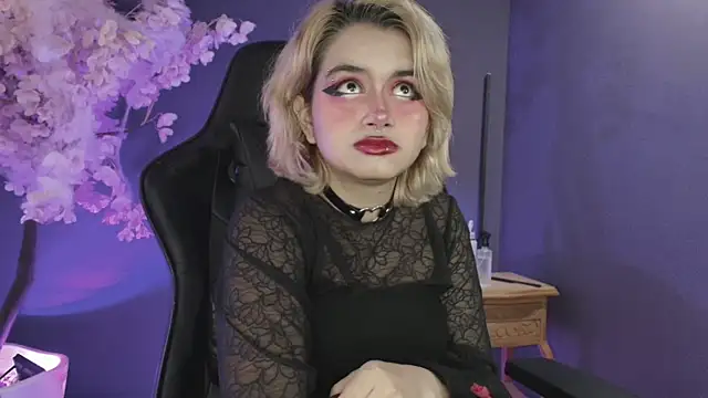 Snapshot of Navier__ chatting on October 26, 1:00 pm Navier online show from October 26, 1:00 pm