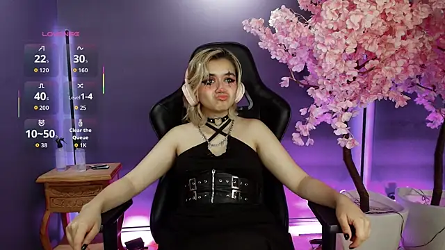 Snapshot of Navier__ chatting on November 7, 7:51 pm Navier online show from November 7, 7:51 pm