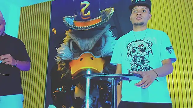 Snapshot of handsome_boys22 chatting on December 1, 10:10 pm handsome boys22 online show from December 1, 10:10 pm