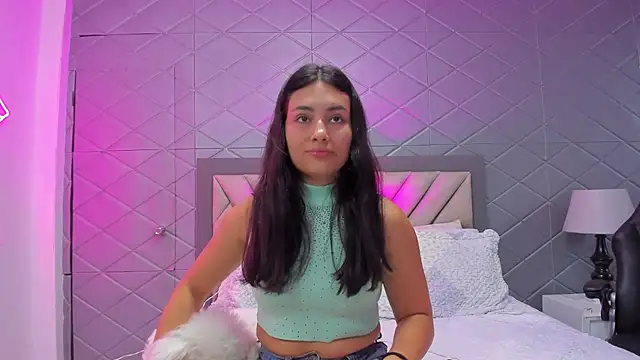 Snapshot of ViolettRouse chatting on December 15, 4:13 pm ViolettRouse online show from December 15, 4:13 pm