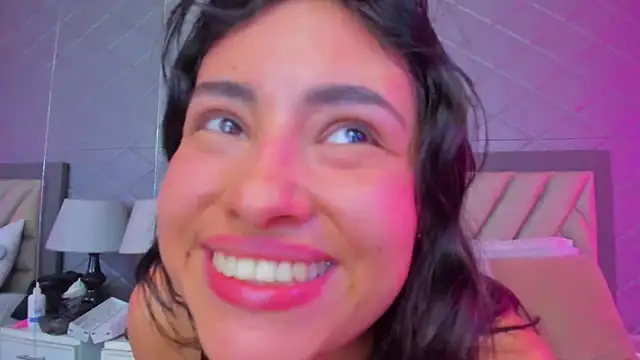 Snapshot of ViolettRouse chatting on January 6, 6:56 pm ViolettRouse online show from January 6, 6:56 pm