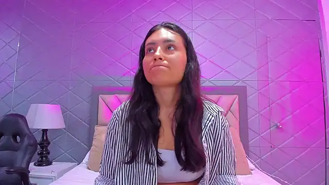 Snapshot of ViolettRouse chatting on December 19, 5:15 pm ViolettRouse online show from December 19, 5:15 pm