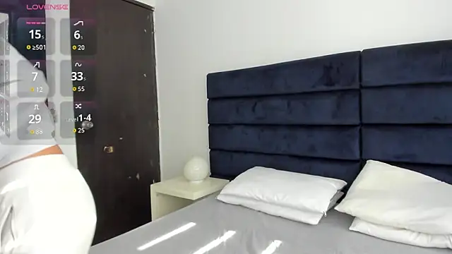 melanie roux   online show from November 23, 12:59 pm