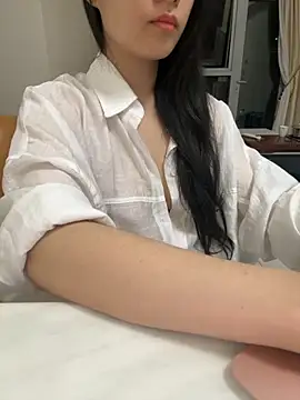 Minhee22 online show from November 11, 5:30 pm