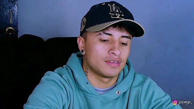 Snapshot of jhon_mendoza_ chatting on November 13, 6:01 pm jhon mendoza online show from November 13, 6:01 pm