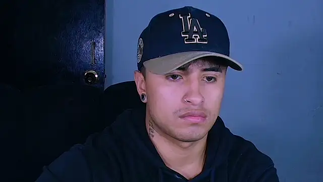 Snapshot of jhon_mendoza_ chatting on November 20, 7:03 pm jhon mendoza online show from November 20, 7:03 pm