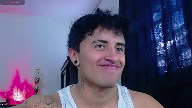 Snapshot of jhon_mendoza_ chatting on December 13, 8:04 pm jhon mendoza online show from December 13, 8:04 pm