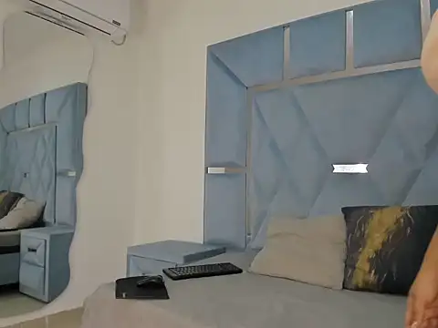 Snapshot of valentinaasm chatting on October 28, 12:37 pm valentinaasm online show from October 28, 12:37 pm