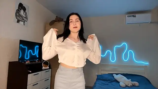 MyraLitterers online show from April 21, 4:24 pm