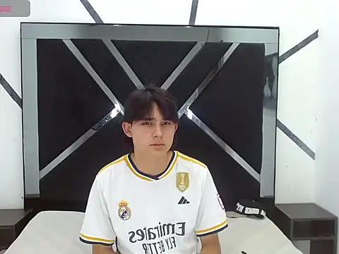 Snapshot of Tom_0001 chatting on October 27, 7:59 pm Tom 0001 online show from October 27, 7:59 pm