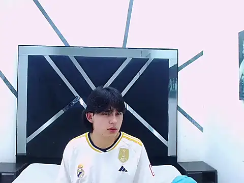 Snapshot of Tom_0001 chatting on October 29, 9:25 pm Tom 0001 online show from October 29, 9:25 pm