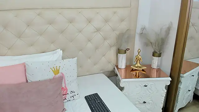 lucia lorenz online show from November 27, 11:32 am