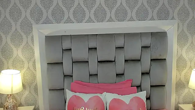 lucia lorenz online show from December 16, 11:25 am