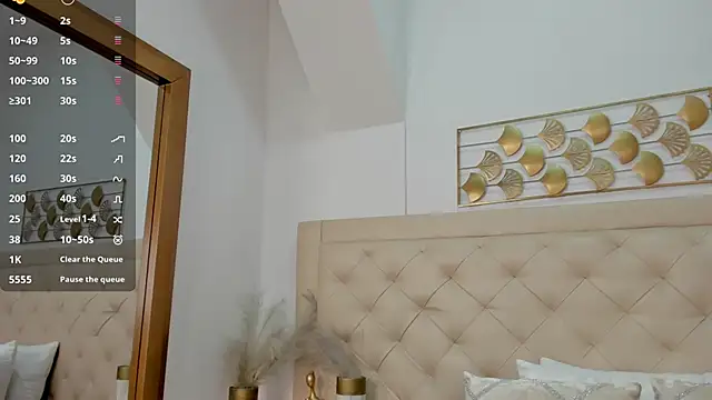 lucia lorenz online show from January 13, 11:25 am