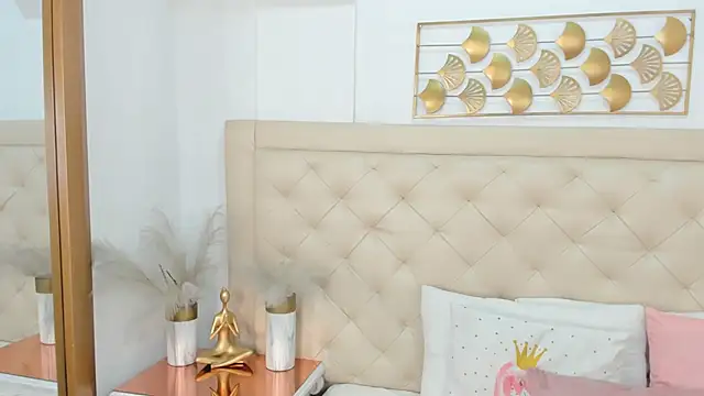 lucia lorenz online show from December 21, 11:23 am