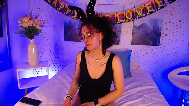 Snapshot of MilaMonroe chatting on October 25, 2:50 pm MilaMonroe online show from October 25, 2:50 pm
