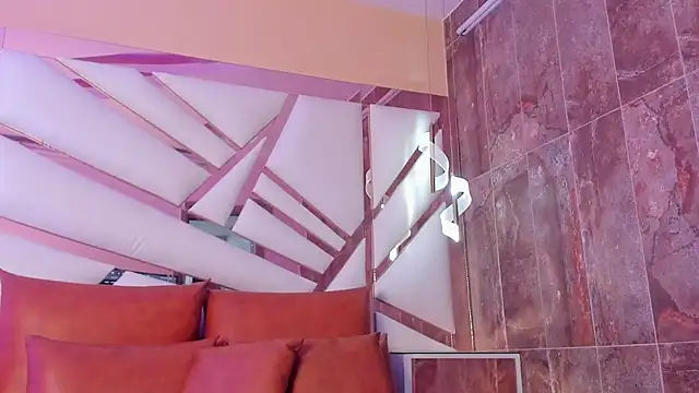 Catalina-Thompson online show from April 10, 12:01 pm