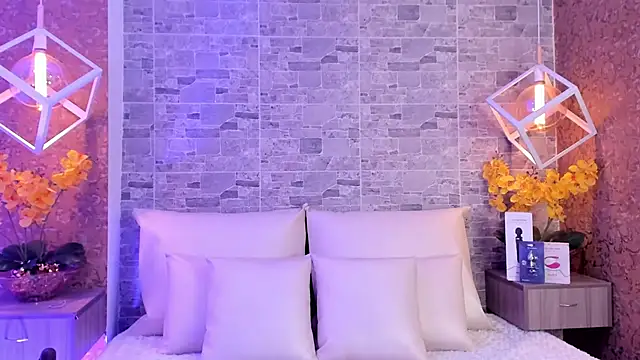 Catalina-Thompson online show from November 11, 12:11 pm