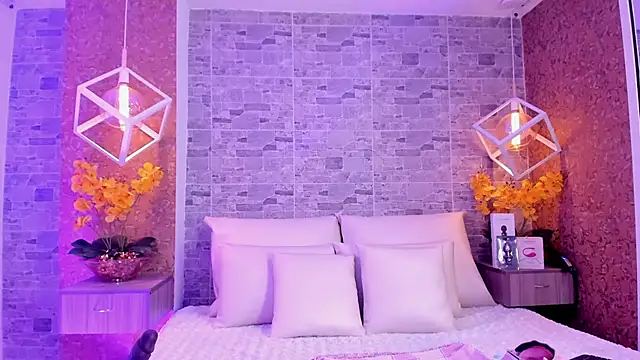 Catalina-Thompson online show from November 12, 12:09 pm