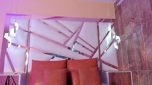 Catalina-Thompson online show from April 8, 11:55 am