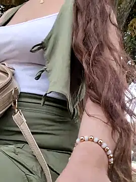 Catalina-Thompson online show from February 5, 3:41 pm