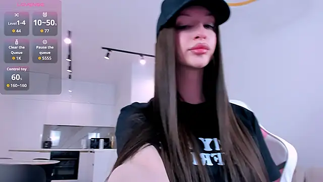 Snapshot of khloeforever chatting on February 4, 8:04 pm khloeforever online show from February 4, 8:04 pm