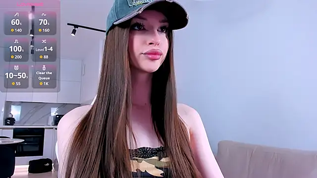 Snapshot of khloeforever chatting on January 19, 5:11 am khloeforever online show from January 19, 5:11 am