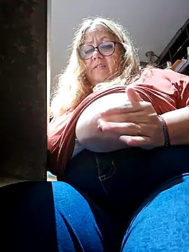 JennyInVegas online show from April 10, 2:35 pm