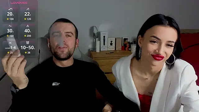 Snapshot of AdeleLaCr0ix chatting on November 6, 11:58 am AdeleLaCr0ix online show from November 6, 11:58 am