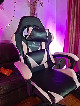 chloebrownn03 online show from March 29, 3:52 am