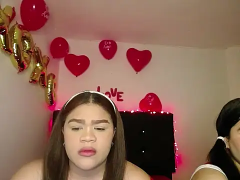 Snapshot of 2moons_full_of_love chatting on February 14, 5:29 am 2moons full of love online show from February 14, 5:29 am