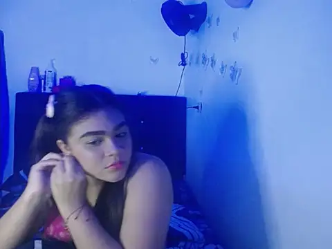 Snapshot of 2moons_full_of_love chatting on November 2, 11:10 pm 2moons full of love online show from November 2, 11:10 pm